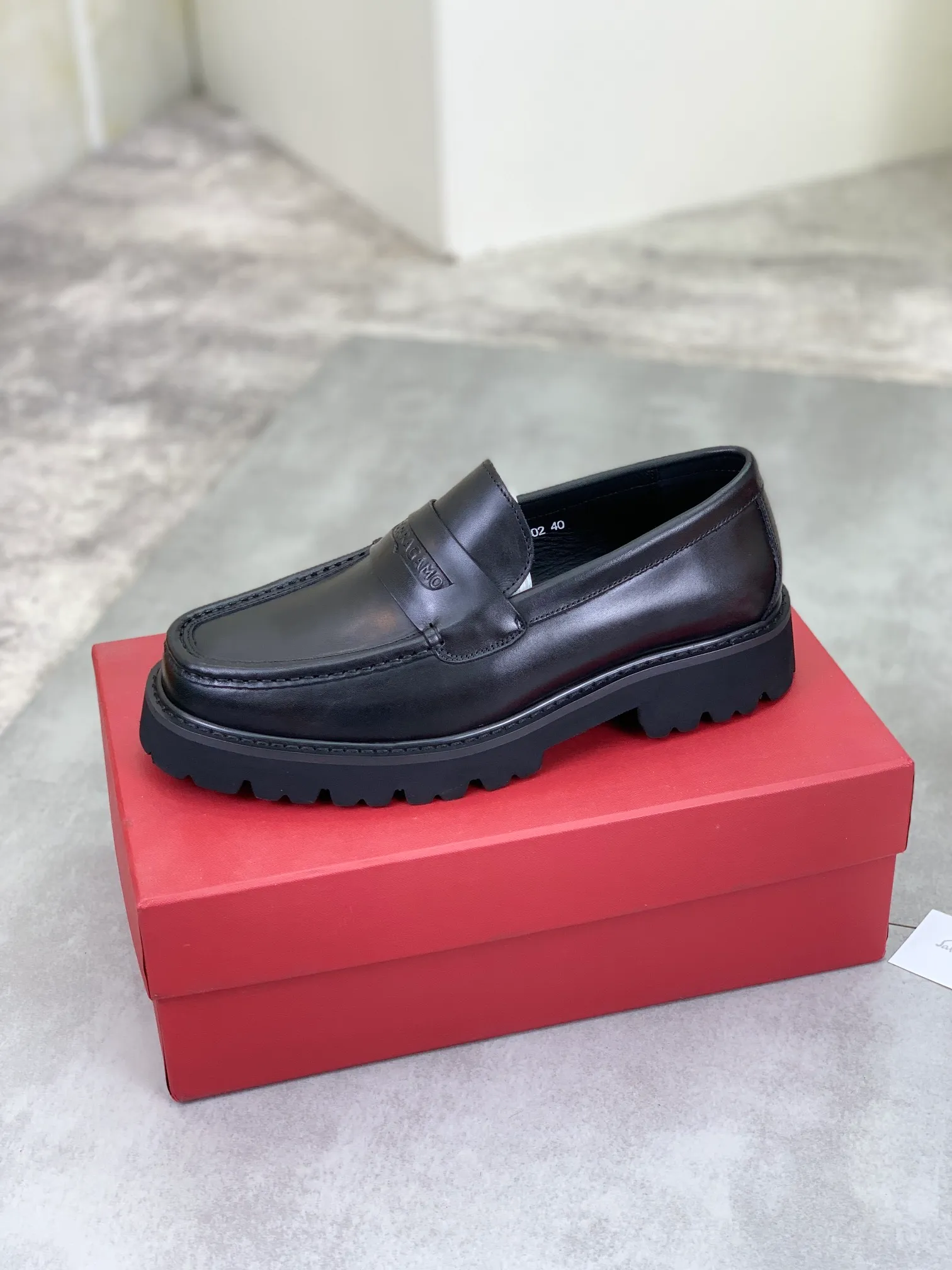 Men's Men's Shoes 💰P460💰[New Style] Water-dyed Niuli 🆘[Salvatore Ferragamo] Ferragamo's latest casual business leather shoes for men! Available at counters simultaneously! The fabric is made of specially imported original calfskin, the lining is made of imported water-dyed cowhide, and the original lightweight foam outsole is absolutely luxurious and leads the fashion trend. Matching code: 38-45; 3️⃣ colors available